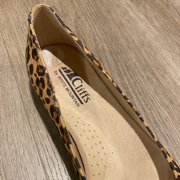 Cliff’s by white mountain size 7 leopard print flats - Picture 2 of 8